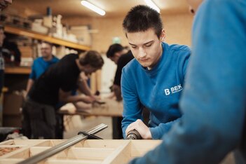 Lehrlinge in der Werkstatt