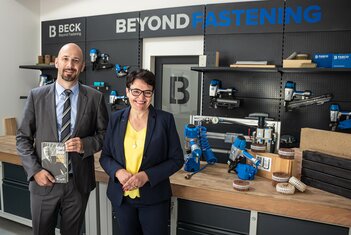 Christian Beck, General Manager & CEO BECK, mit Ulrike Steinmaßl, Regionaldirektorin OÖ SENAT DER WIRTSCHAFT