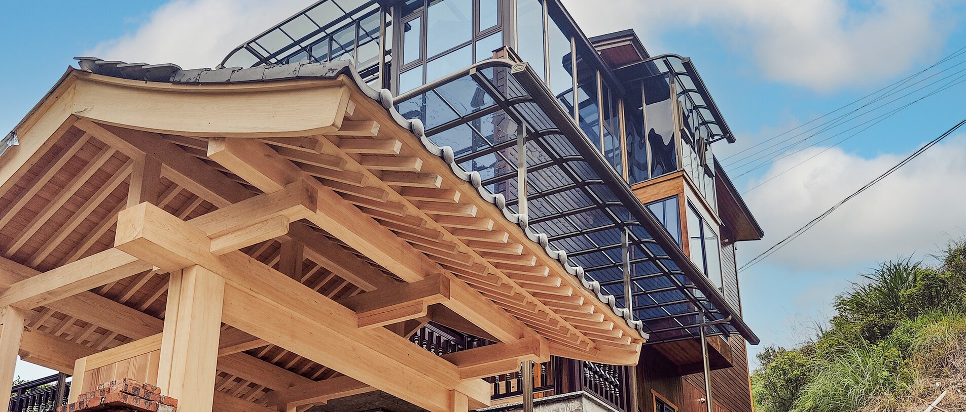 Rückansicht des Wohnbauprojekts Fujian, vernagelt mit LIGNOLOC® Holznägeln von BECK