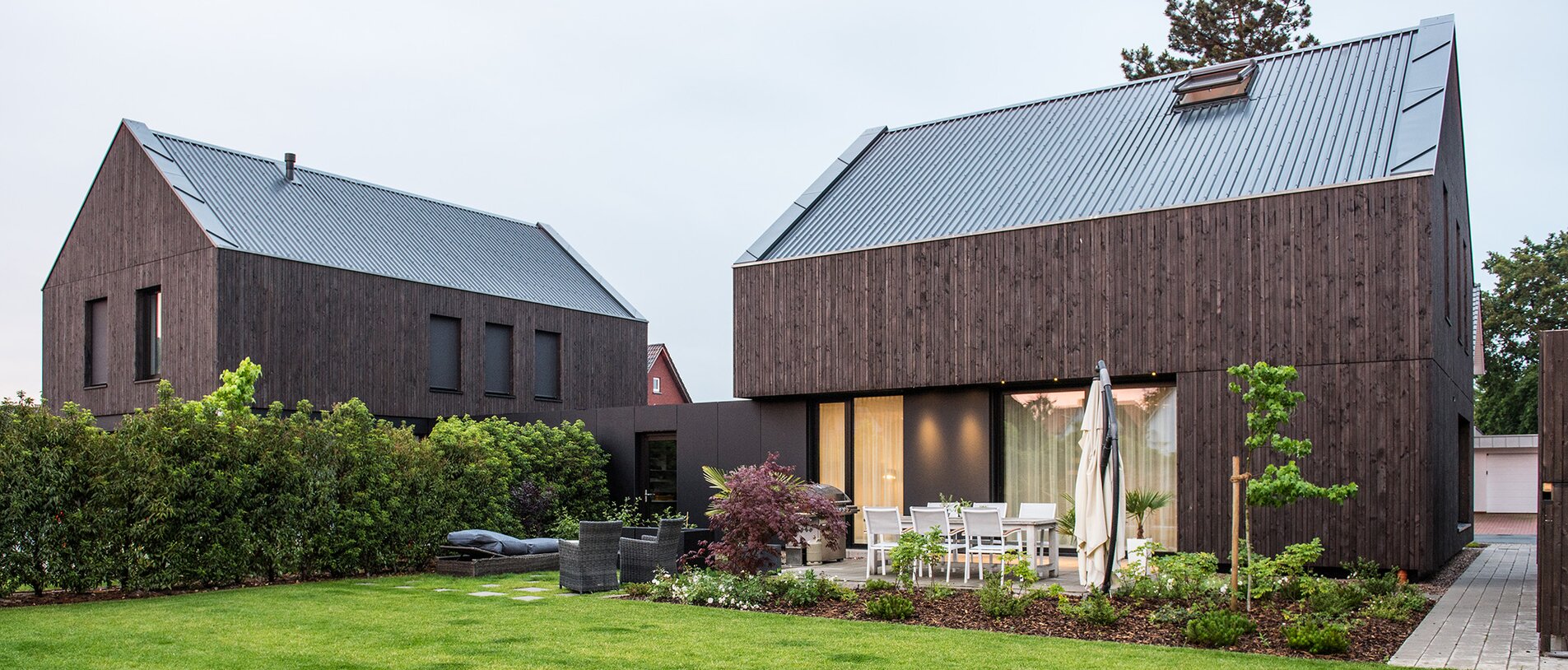Holzfassade des Modellhauses Vechta in nachhaltiger Holzrahmenbauweise, befestigt mit LIGNOLOC®-Holznägeln