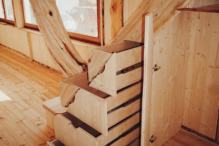 Close-up of handcrafted wooden staircase assembled with LIGNOLOC® wooden nails by BECK