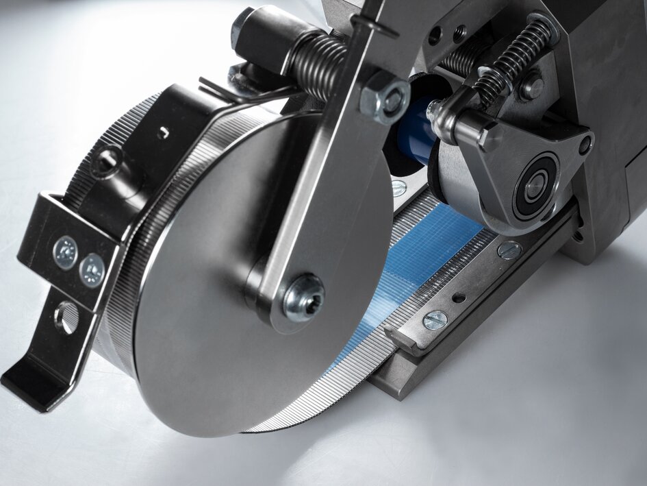 Mezger staple head C13 close up