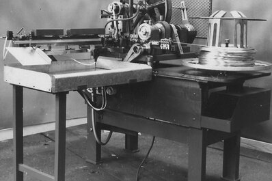 Production of glued staples in 1933