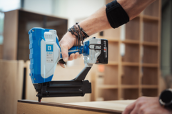 Hand operating BECK Cordless Brad Nailer 55 mm with CAS battery for precise work.