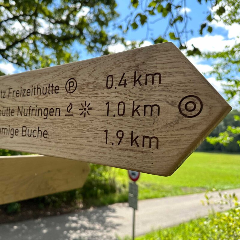 Close-up of a trail sign made from solid oak with engraved lettering and LIGNOLOC® wooden nails by BECK
