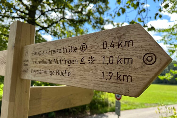 Close-up of a trail sign made from solid oak with engraved lettering and LIGNOLOC® wooden nails by BECK