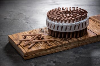 Lignoloc Coil mit losen Holznaegeln
