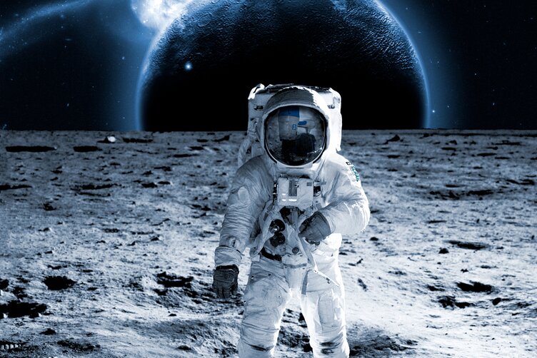 astronoaut on the moon