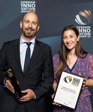 Christian Beck, General Manager & CEO BECK, and Michaela Beck, Marketing Director BECK, received the German Innovation Award 2022 in Gold at the award ceremony on May 24, 2022 in the Futurium in Berlin. | © Image: Lutz Sternstein www.phocst.com
