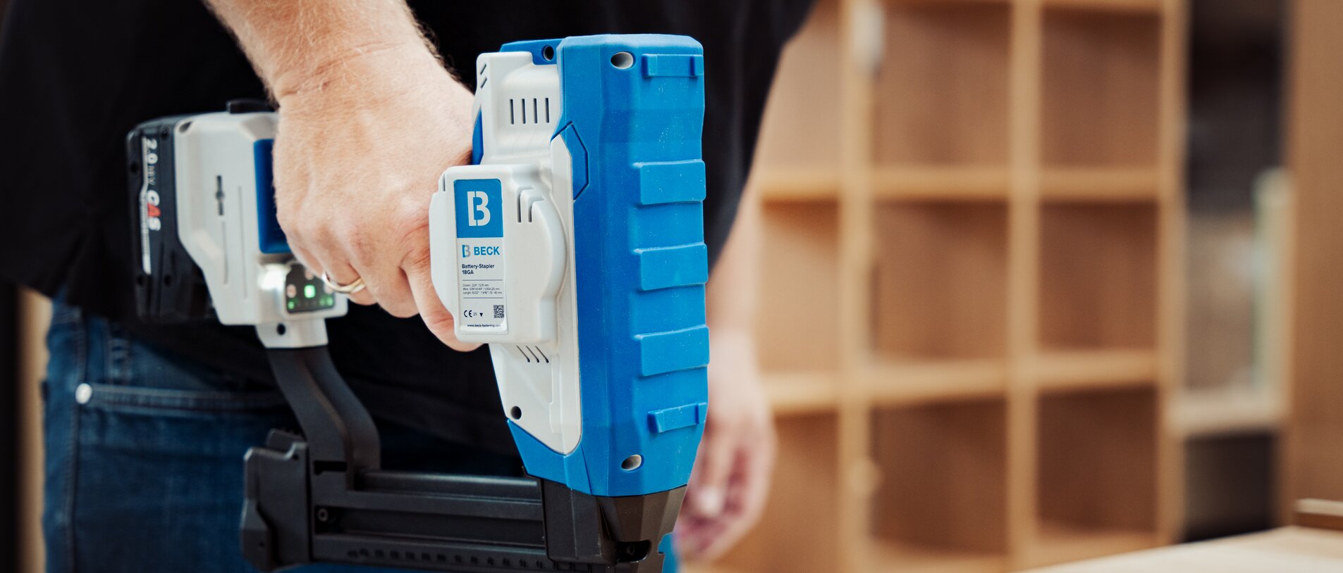 BECK Akku Klammergerät 40 mm auf Wandmodul BECK Akku Klammergerät 40 mm auf bearbeitetem Wandmodul