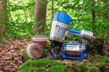 LIGNOLOC® Wooden Nail System by BECK: Pneumatic handheld tool and coil magazines, photographed in the forest