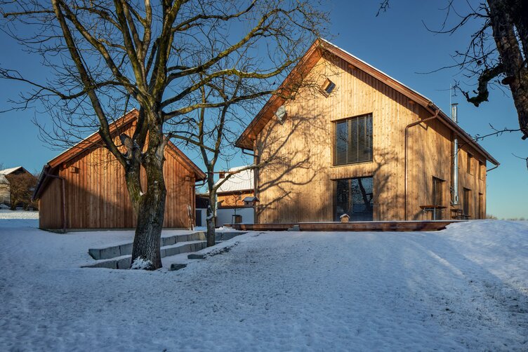 A solid wood house built with LIGNOLOC® wooden nails by BECK